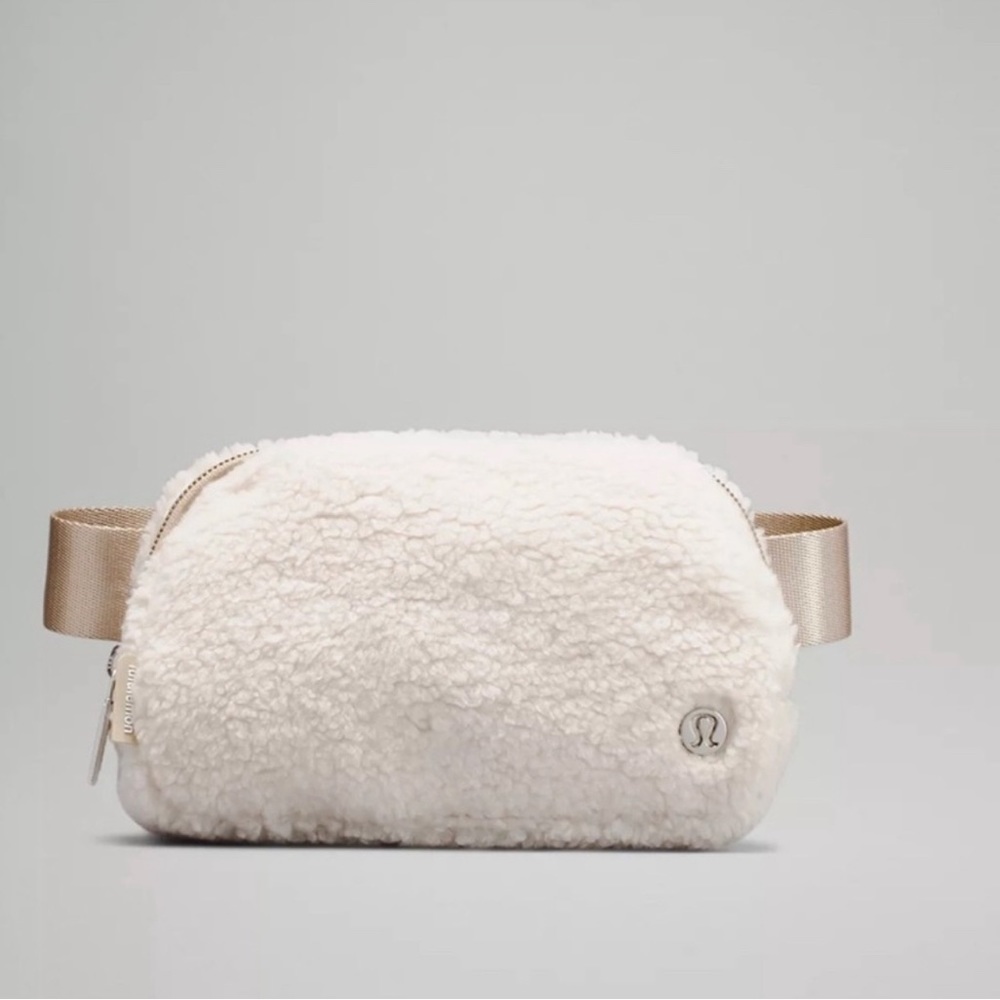 Lululemon Everywhere Fleece Belt Bag